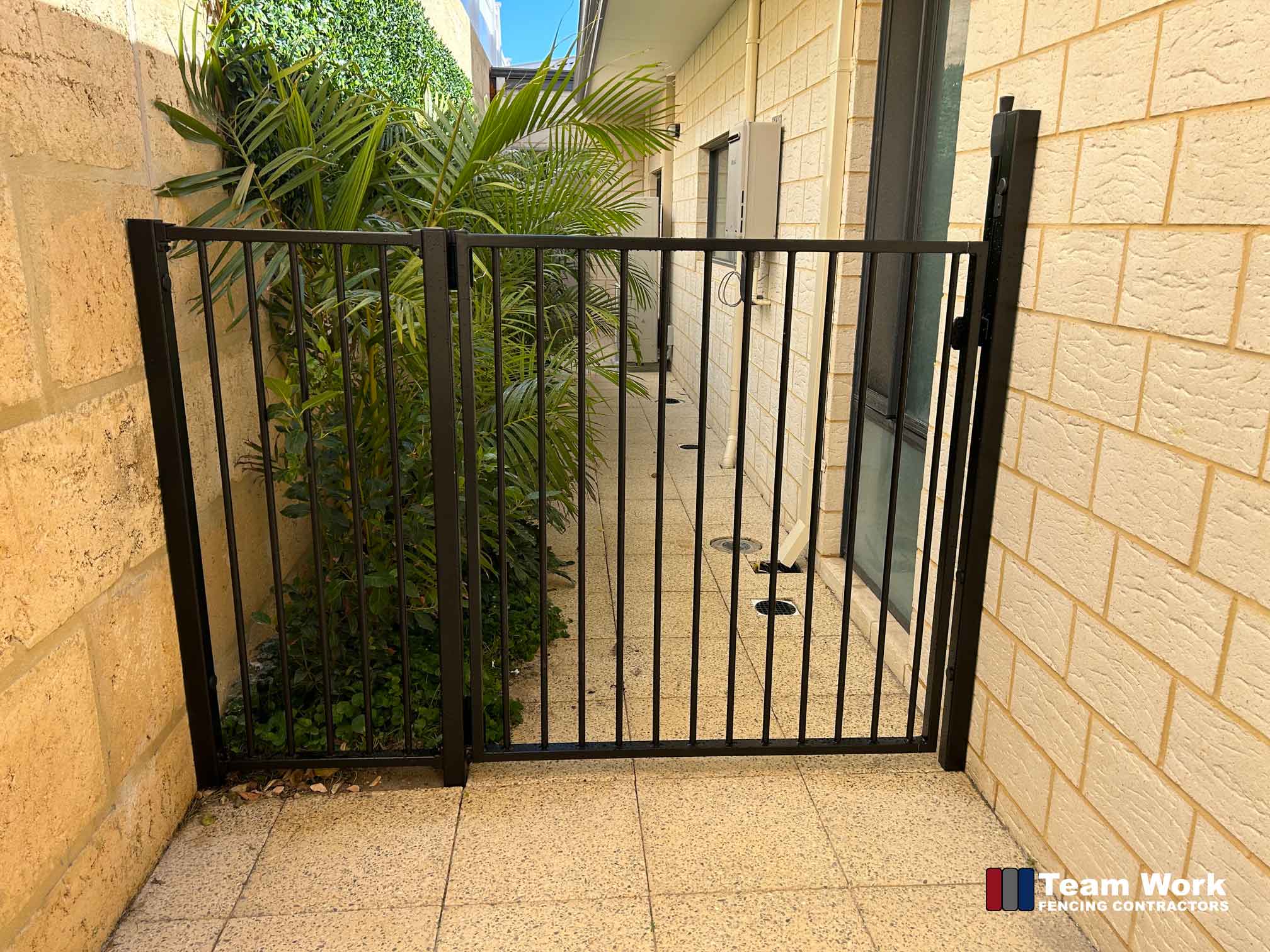 Black-Flat-Top-Fencing